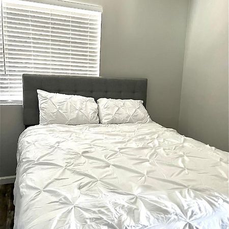 Shared Double Room Inside Home With Private Bathroom, Entrance Hawthorne Exterior foto